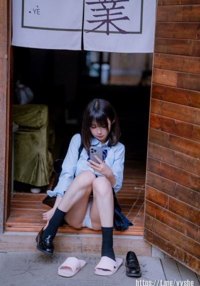 久久偷拍女生厕所尿尿_720免费播放