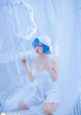 頑皮女孩看AV自慰_1080高清完整版
