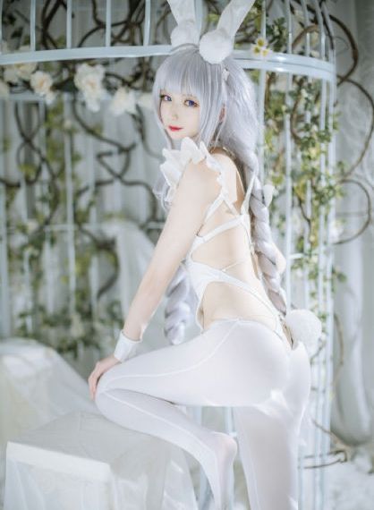 国精产品一二三区美女久久久_HD电影免费在线